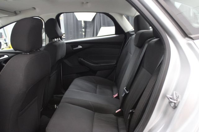 Used 2015 Ford Focus SE FWD image 19