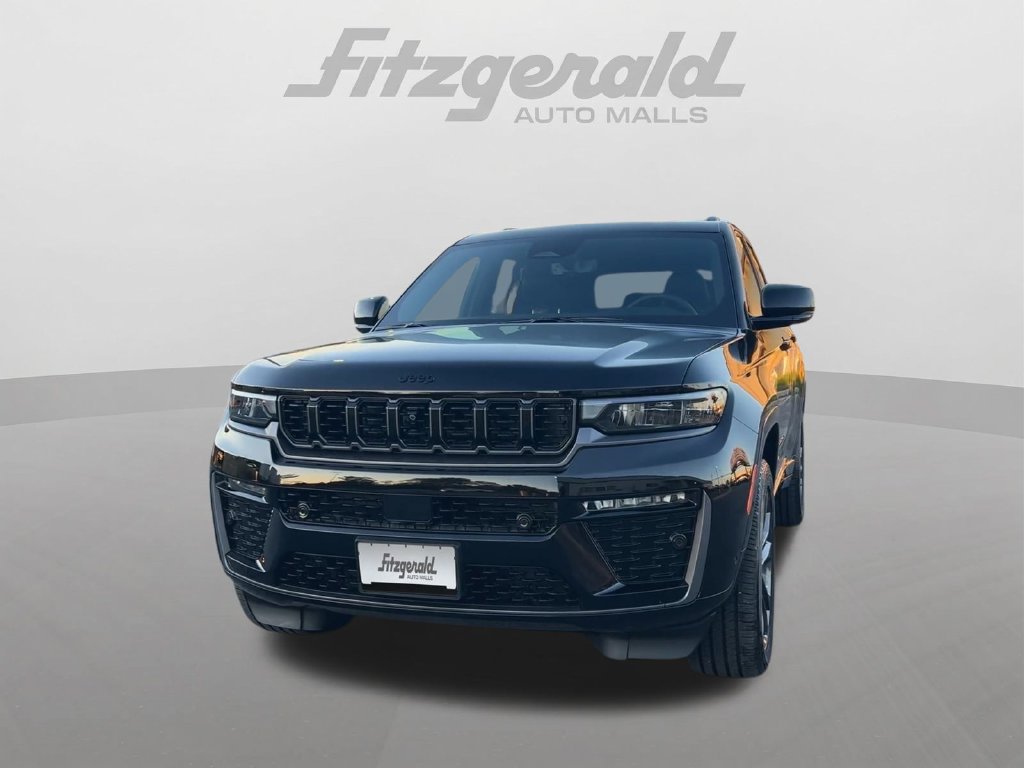 Used 2026 Jeep Grand Cherokee Limited AWD/4WD image 3