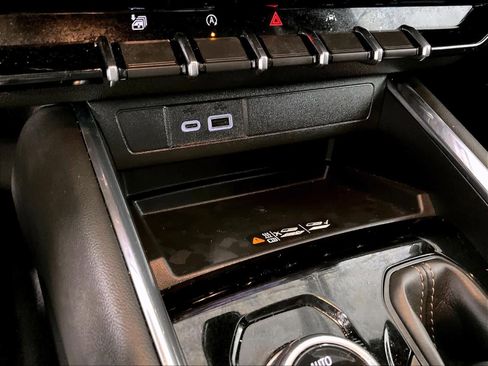 Used 2025 GMC Canyon AT4 w/ Nightfall Edition image 27