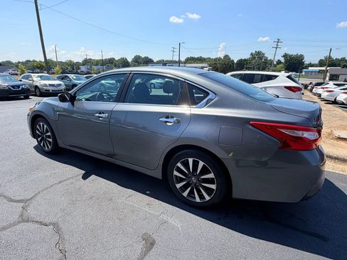 Used 2017 Nissan Altima 2.5 SV FWD image 5