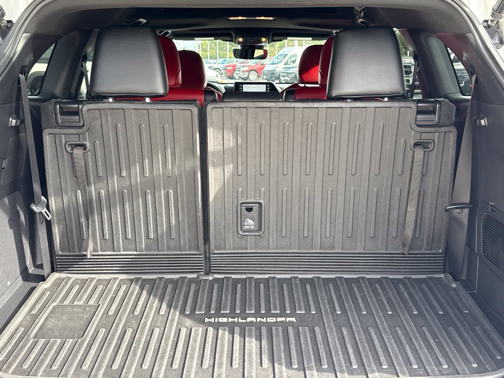 Used 2022 Toyota Highlander XSE AWD/4WD image 15