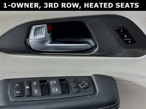 Used 2024 Chrysler Pacifica Touring-L image 18