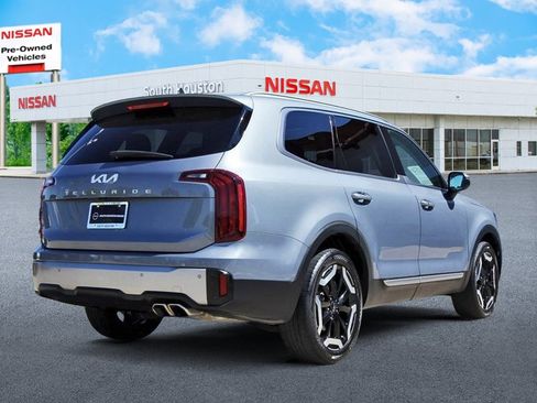 Used 2025 Kia Telluride S FWD image 4