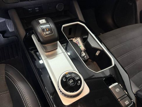 Used 2025 Mitsubishi Outlander SE FWD image 18