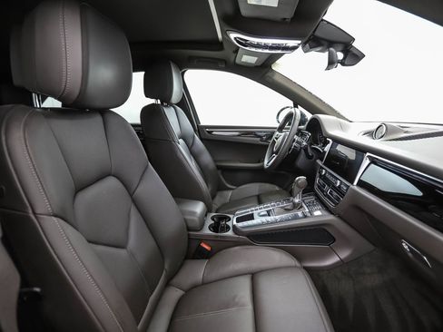 Used 2020 Porsche Macan AWD/4WD image 30