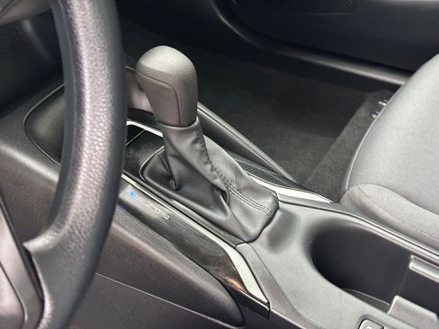 Used 2025 Toyota Corolla LE image 12