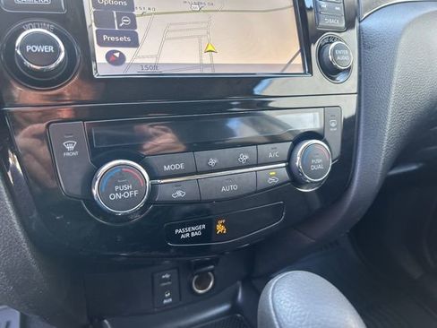 Used 2014 Nissan Rogue SV w/ SV Premium Package image 18