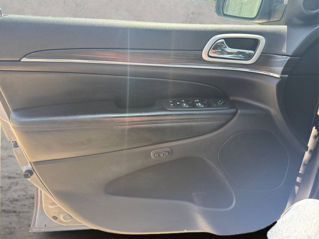 Used 2020 Jeep Grand Cherokee Limited AWD/4WD image 26