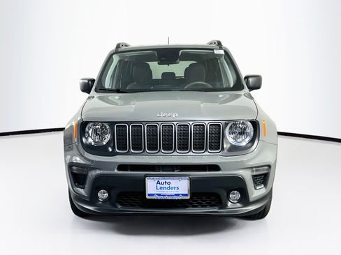 Used 2022 Jeep Renegade Latitude AWD/4WD image 2