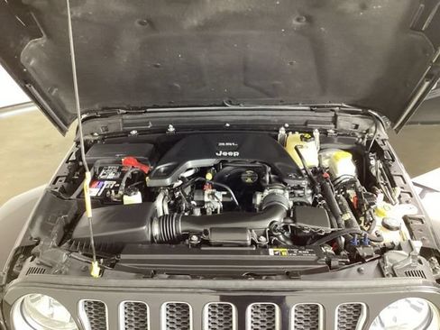 Used 2020 Jeep Wrangler Unlimited Sahara AWD/4WD image 29