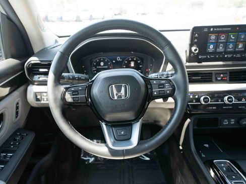 Used 2025 Honda Pilot Elite image 21