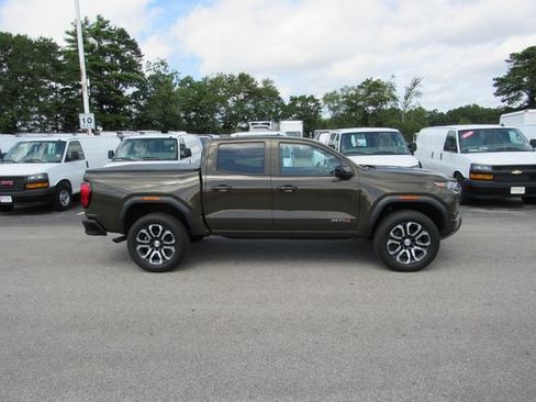 Used 2023 GMC Canyon AT4 w/ AT4 Premium Package AWD/4WD image 4