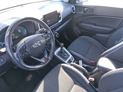 Used 2023 Hyundai Venue Limited image 13