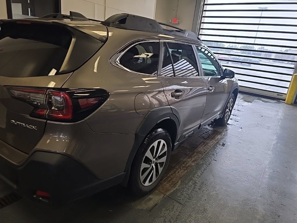 Used 2023 Subaru Outback Premium AWD/4WD image 3