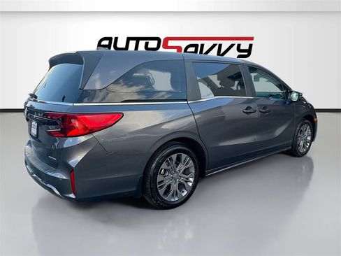 Used 2025 Honda Odyssey Touring image 7