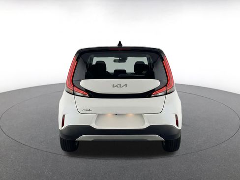 Used 2025 Kia Soul LX w/ LX Technology Package FWD image 8