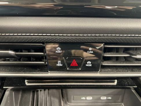Used 2025 Volkswagen Atlas SE AWD/4WD image 21