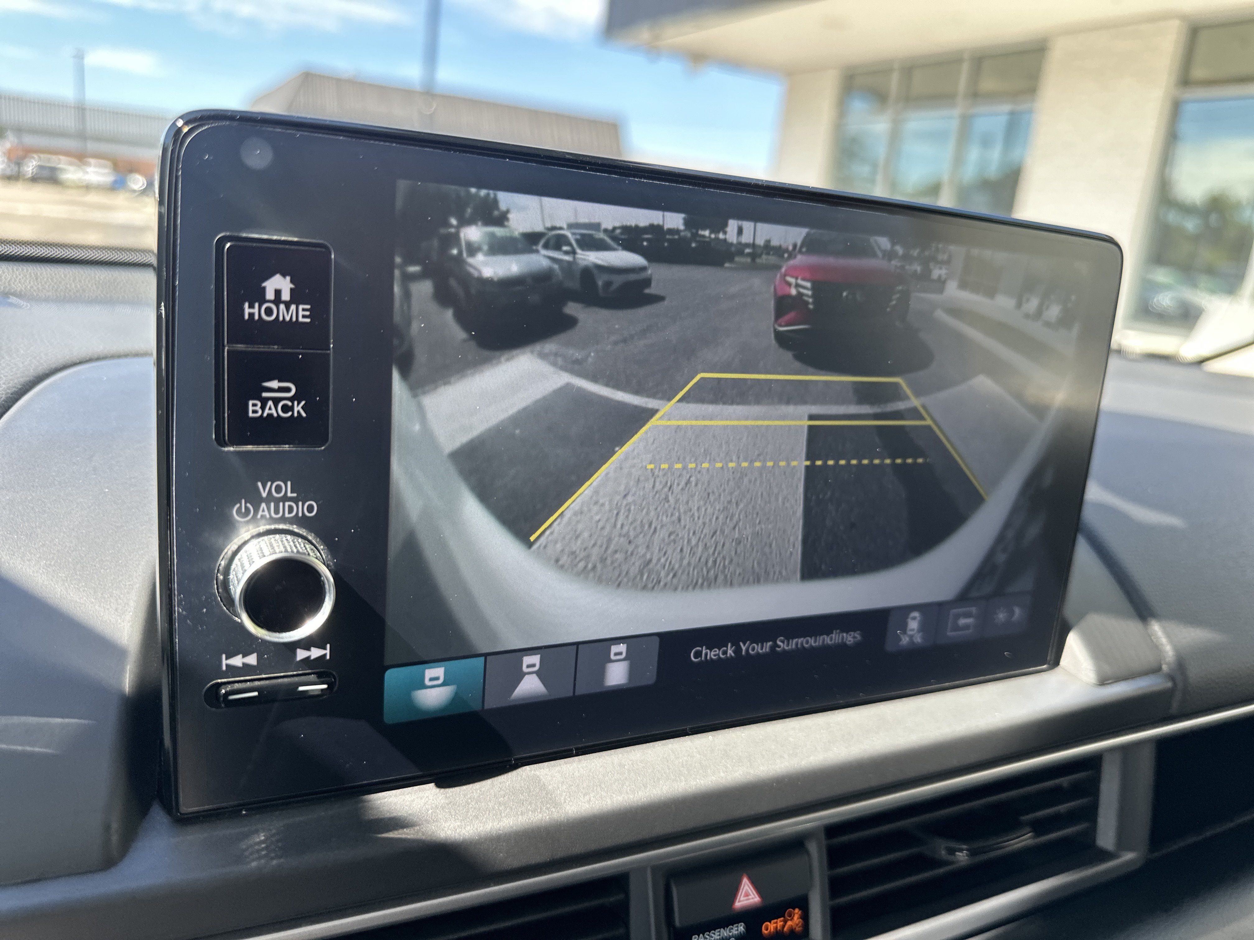 Used 2025 Honda Pilot Touring image 17