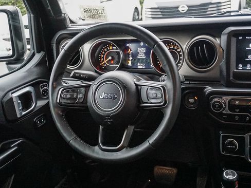 Used 2018 Jeep Wrangler Unlimited Rubicon AWD/4WD image 17