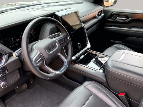 Used 2025 GMC Yukon XL Denali AWD/4WD image 18