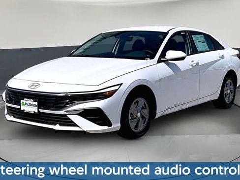 New 2026 Hyundai Elantra SE FWD image 3