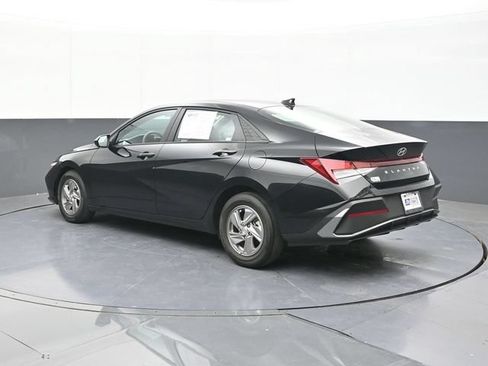 Used 2025 Hyundai Elantra SE FWD image 10