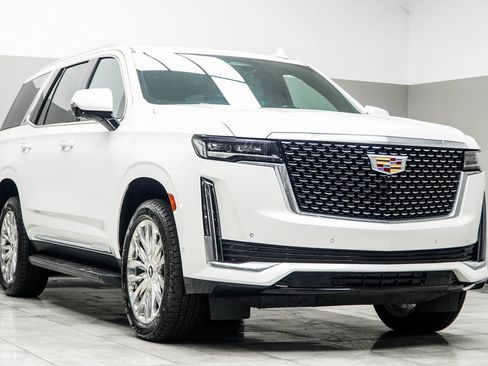 Used 2023 Cadillac Escalade Premium Luxury image 4