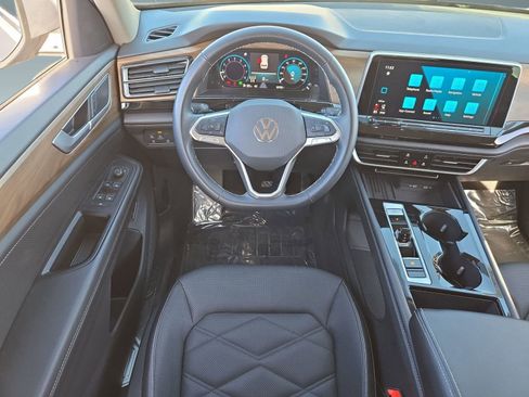 Used 2025 Volkswagen Atlas SE image 26