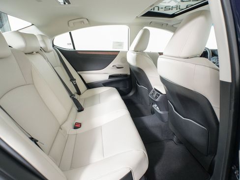 New 2025 Lexus ES 350 w/ Premium Package image 16