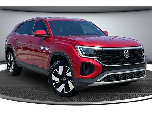 Used 2024 Volkswagen Atlas Cross Sport SE FWD image 2