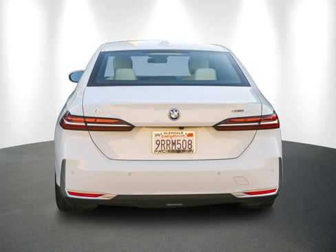 Used 2025 BMW i5 eDrive40i w/ Premium Package image 5