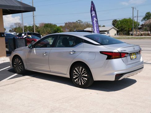 Used 2023 Nissan Altima 2.5 SV FWD image 4