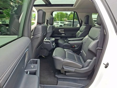 Used 2025 Ford Expedition Max Platinum AWD/4WD image 10