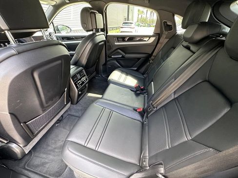 Certified 2024 Porsche Cayenne Coupe AWD/4WD image 40