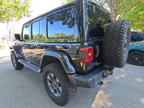 Used 2018 Jeep Wrangler Unlimited Sahara AWD/4WD image 6