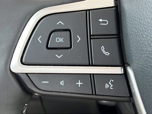 Used 2024 Toyota Highlander XLE AWD/4WD image 20