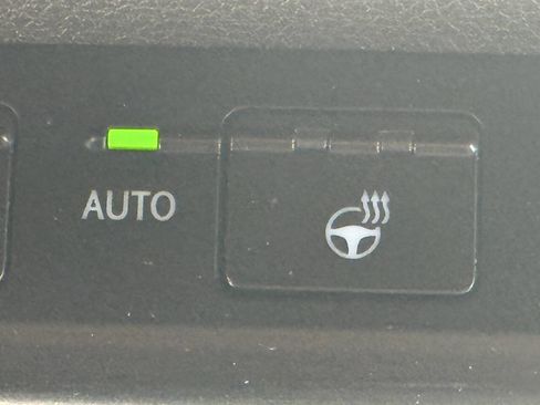 Used 2019 Lexus UX 200 w/ Premium Package image 29