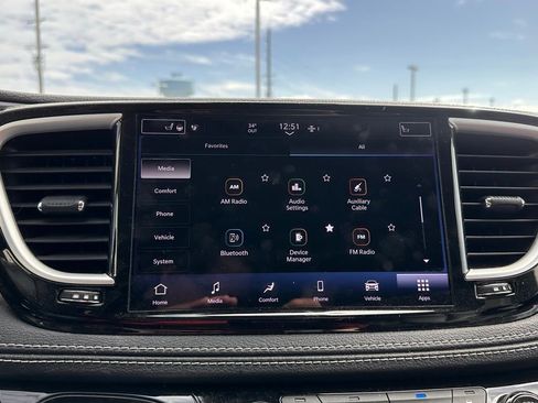 Used 2023 Chrysler Pacifica Touring-L image 35