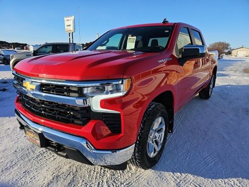 Used 2024 Chevrolet Silverado 1500 LT image 1