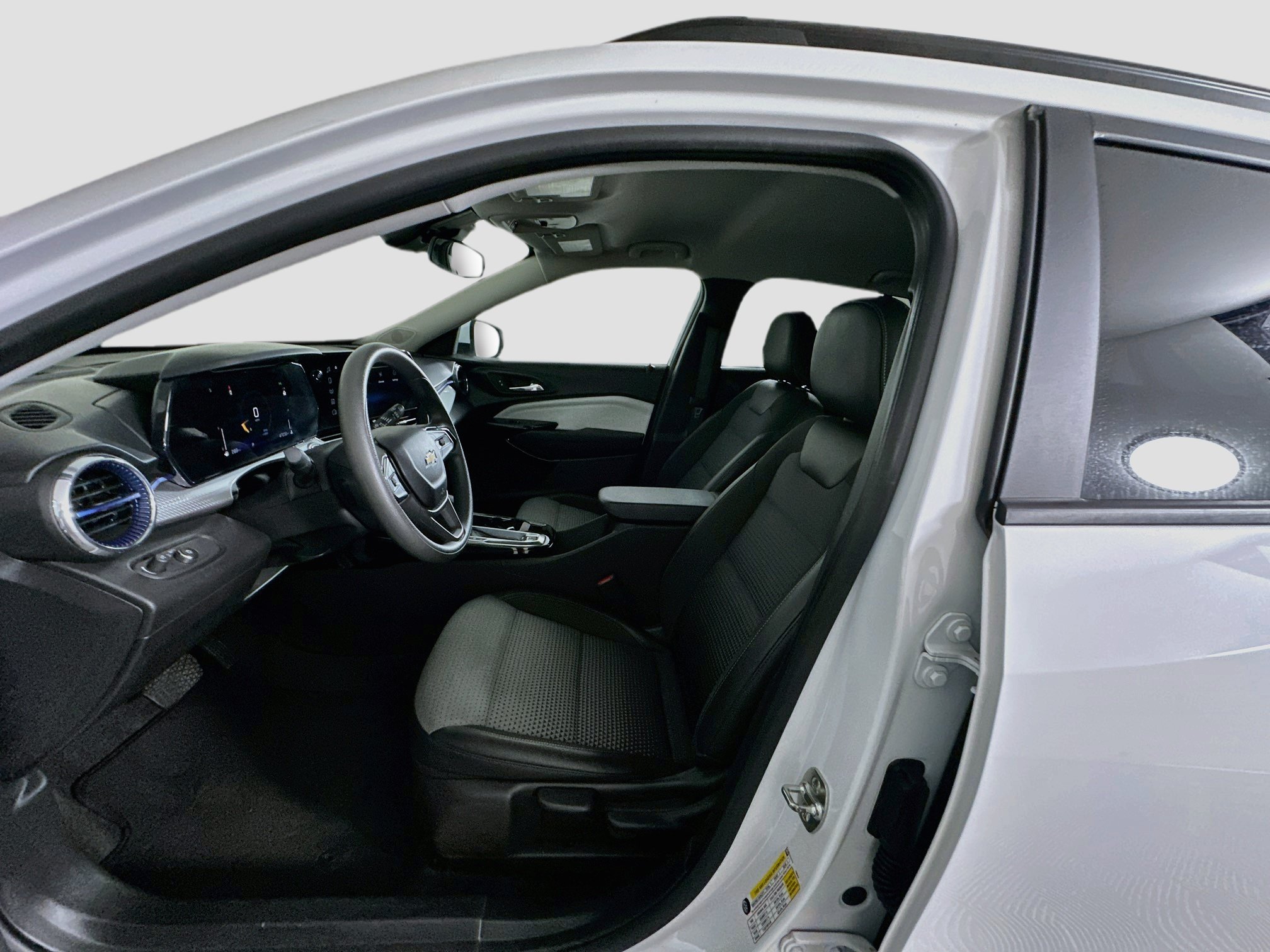Used 2025 Chevrolet Trax LT FWD image 13