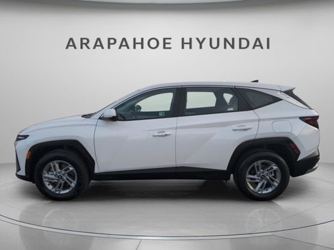 Used 2025 Hyundai Tucson SE image 2