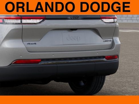 New 2025 Jeep Grand Cherokee Limited w/ Luxury Tech Group II AWD/4WD image 13