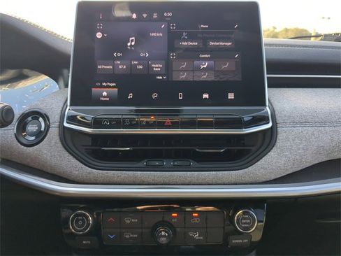 Used 2024 Jeep Compass Latitude image 22