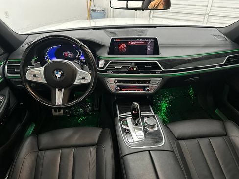 Used 2022 BMW 740i w/ M Sport Package RWD image 23