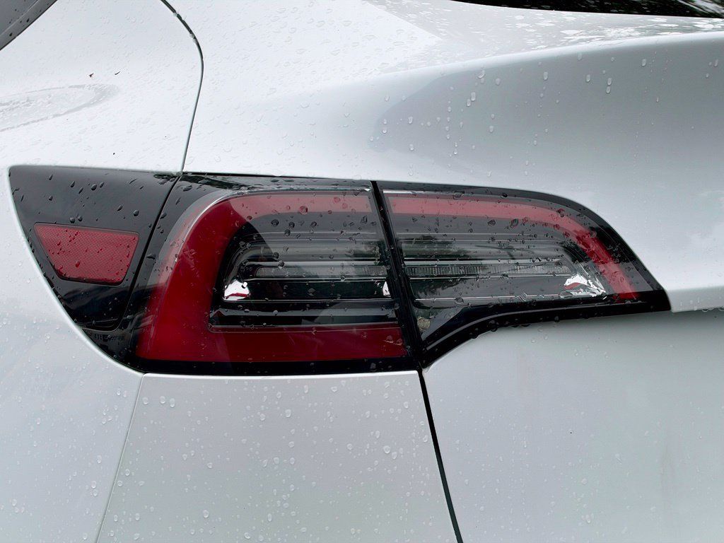 Used 2021 Tesla Model Y Long Range AWD/4WD image 9