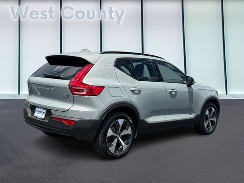 Certified 2026 Volvo XC40 B5 Plus AWD/4WD image 4