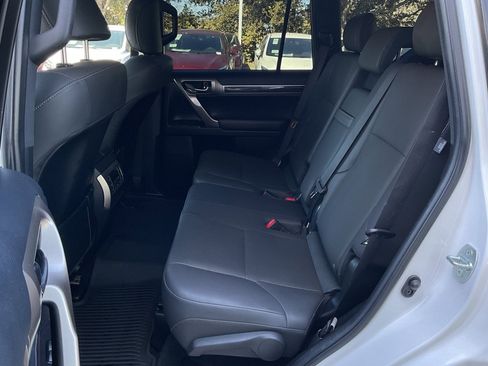 Used 2020 Lexus GX 460 Premium image 16