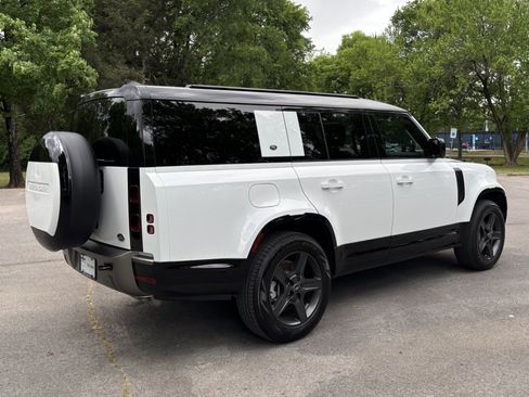 Used 2023 Land Rover Defender 130 X-Dynamic SE AWD/4WD image 2