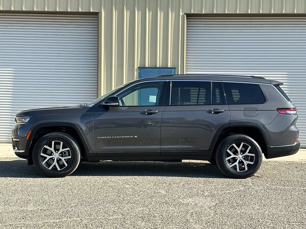 Used 2023 Jeep Grand Cherokee L Limited AWD/4WD image 7