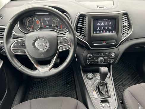Used 2020 Jeep Cherokee Latitude w/ Cold Weather Group AWD/4WD image 3